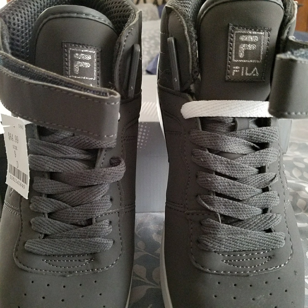 Brand new sneakers. Hot new item - Picture 3 of 6